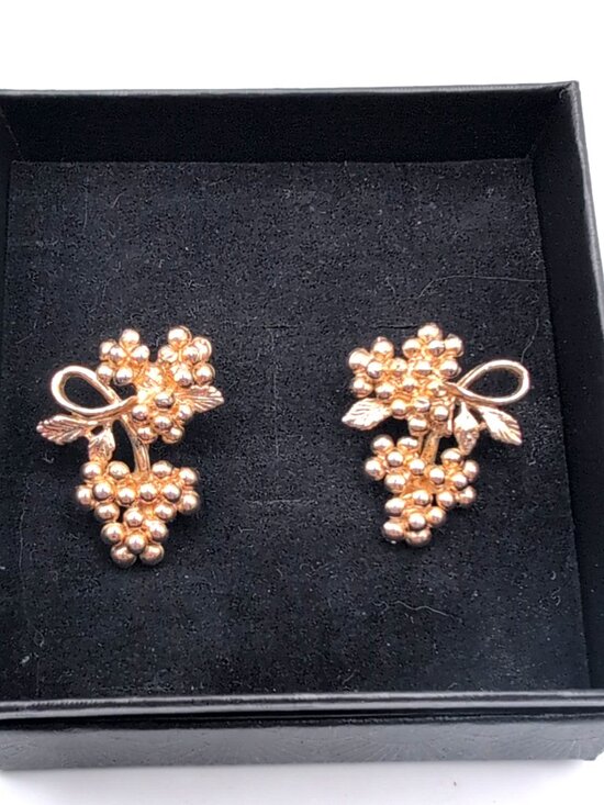 Coro Jewelry - Vintage Coro Gold Tone 1" Grape Cluster Screw Back Earrings Marked VGC